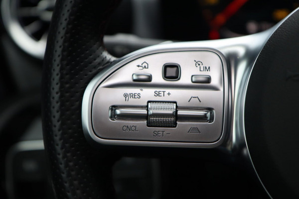 Mercedes-Benz A-Klasse A250 AMG / PANO / KEYLESS / ACC / CAMERA / DODEHOEK