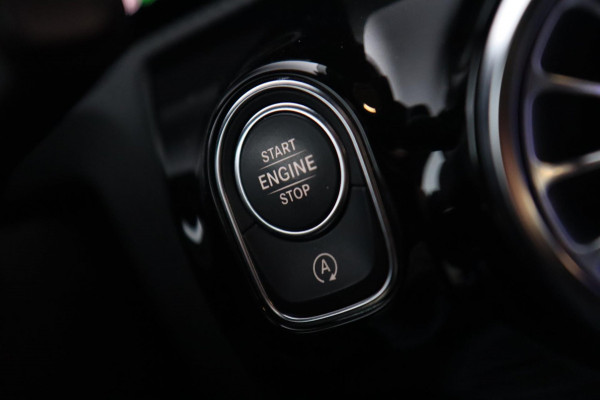 Mercedes-Benz A-Klasse A250 AMG / PANO / KEYLESS / ACC / CAMERA / DODEHOEK