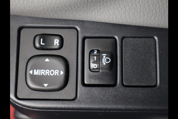 Toyota Yaris 1.5 Hybrid Dynamic RIJKLAAR PRIJS | Navigatie | Dealer onderhouden | 1e eigenaar | Direct beschikbaar |