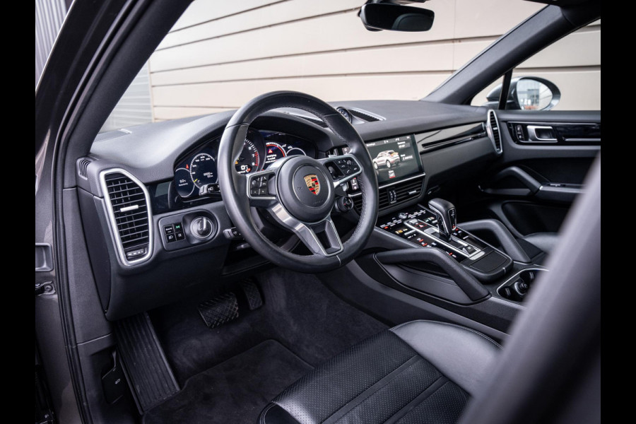 Porsche Cayenne Coupé 3.0 E-Hybrid - Sport Chrono l Panorama l Achter As Best. l Luchtvering l 22'' l Sfeerverl.