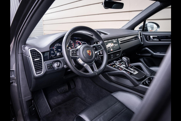 Porsche Cayenne Coupé 3.0 E-Hybrid - Sport Chrono l Panorama l Achter As Best. l Luchtvering l 22'' l Sfeerverl.