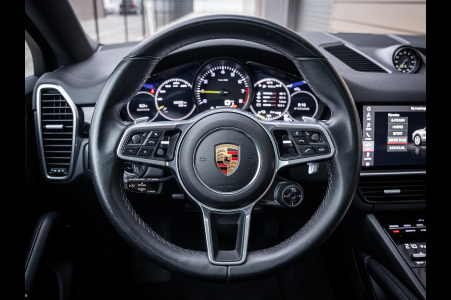 Porsche Cayenne Coupé 3.0 E-Hybrid - Sport Chrono l Panorama l Achter As Best. l Luchtvering l 22'' l Sfeerverl.