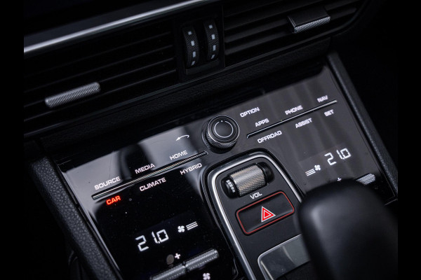 Porsche Cayenne Coupé 3.0 E-Hybrid - Sport Chrono l Panorama l Achter As Best. l Luchtvering l 22'' l Sfeerverl.