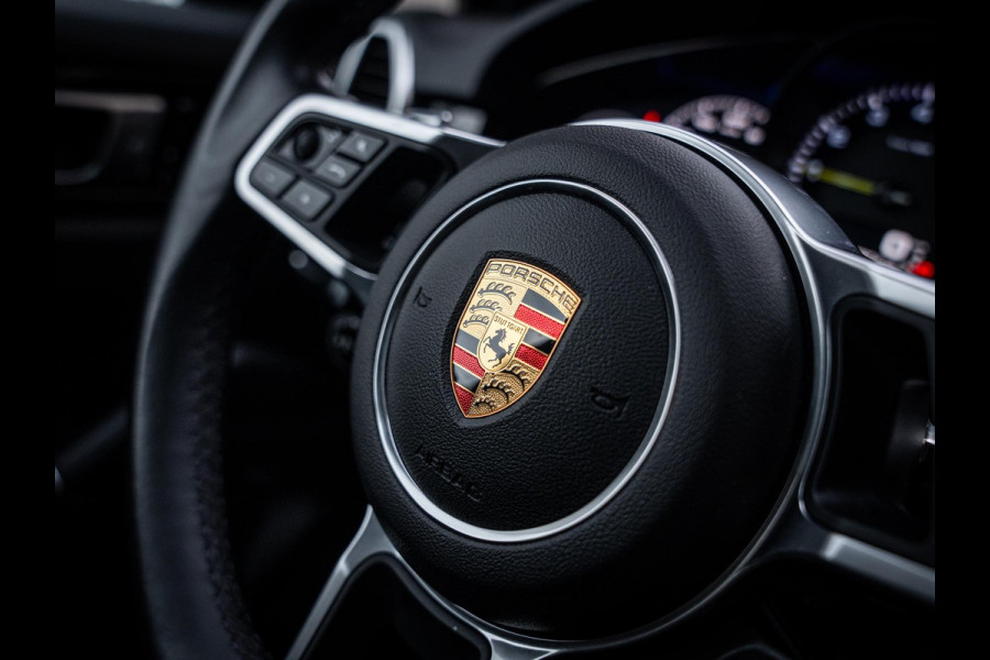 Porsche Cayenne Coupé 3.0 E-Hybrid - Sport Chrono l Panorama l Achter As Best. l Luchtvering l 22'' l Sfeerverl.