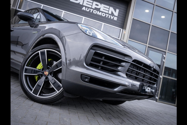 Porsche Cayenne Coupé 3.0 E-Hybrid - Sport Chrono l Panorama l Achter As Best. l Luchtvering l 22'' l Sfeerverl.