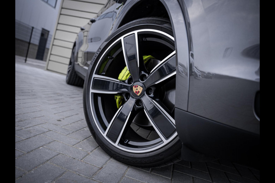 Porsche Cayenne Coupé 3.0 E-Hybrid - Sport Chrono l Panorama l Achter As Best. l Luchtvering l 22'' l Sfeerverl.