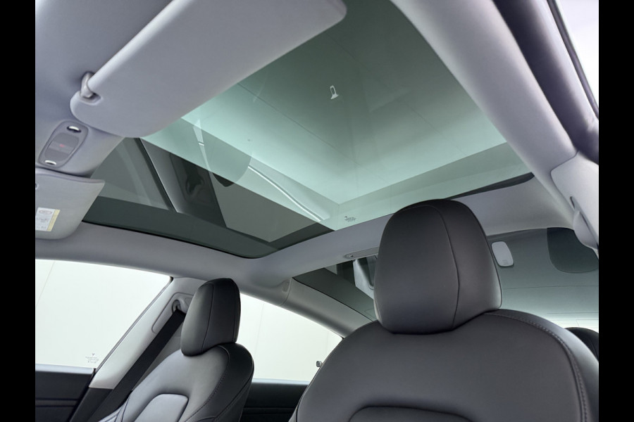 Tesla Model 3 SR+ 325PK AutoPilot Leer Pano-Dak Adaptive Cruise Lmv 18" Camera's Elektr.-Stuur+Stoelen+Spiegels+Geheugen+Easy-Entry+Verwarmde  Soh 85% Ecc Navi Led DAB Voorverwarmen interieur via App Keyless One-Pedal-Drive 1e Eigenaar Origineel Nederlands Fabrieksgarantie op Accu en Motor tot 28-9-2028/160.000KM