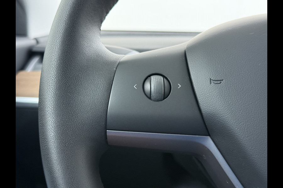 Tesla Model 3 SR+ 325PK AutoPilot Leer Pano-Dak Adaptive Cruise Lmv 18" Camera's Elektr.-Stuur+Stoelen+Spiegels+Geheugen+Easy-Entry+Verwarmde  Soh 85% Ecc Navi Led DAB Voorverwarmen interieur via App Keyless One-Pedal-Drive 1e Eigenaar Origineel Nederlands Fabrieksgarantie op Accu en Motor tot 28-9-2028/160.000KM
