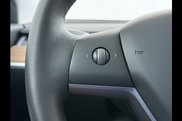 Tesla Model 3 SR+ 325PK AutoPilot Leer Pano-Dak Adaptive Cruise Lmv 18" Camera's Elektr.-Stuur+Stoelen+Spiegels+Geheugen+Easy-Entry+Verwarmde  Soh 85% Ecc Navi Led DAB Voorverwarmen interieur via App Keyless One-Pedal-Drive 1e Eigenaar Origineel Nederlands Fabrieksgarantie op Accu en Motor tot 28-9-2028/160.000KM