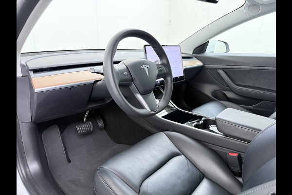 Tesla Model 3 SR+ 325PK AutoPilot Leer Pano-Dak Adaptive Cruise Lmv 18" Camera's Elektr.-Stuur+Stoelen+Spiegels+Geheugen+Easy-Entry+Verwarmde  Soh 85% Ecc Navi Led DAB Voorverwarmen interieur via App Keyless One-Pedal-Drive 1e Eigenaar Origineel Nederlands Fabrieksgarantie op Accu en Motor tot 28-9-2028/160.000KM