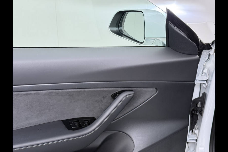Tesla Model 3 SR+ 325PK AutoPilot Leer Pano-Dak Adaptive Cruise Lmv 18" Camera's Elektr.-Stuur+Stoelen+Spiegels+Geheugen+Easy-Entry+Verwarmde  Soh 85% Ecc Navi Led DAB Voorverwarmen interieur via App Keyless One-Pedal-Drive 1e Eigenaar Origineel Nederlands Fabrieksgarantie op Accu en Motor tot 28-9-2028/160.000KM