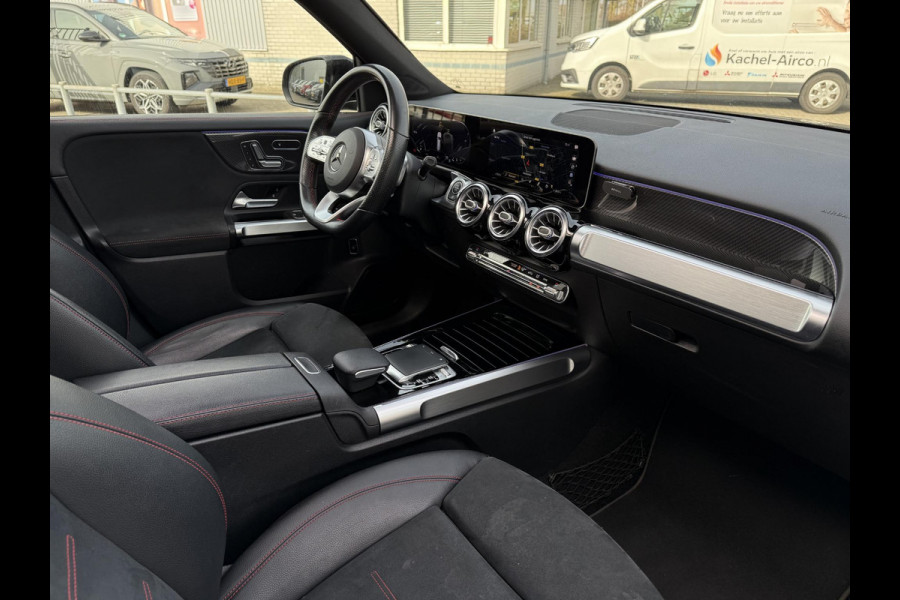 Mercedes-Benz Glb Aut. 180 Sol. AMG Edition | Burmester | Panorama | Camera | Multibeam LED | Sfeerverlichting |