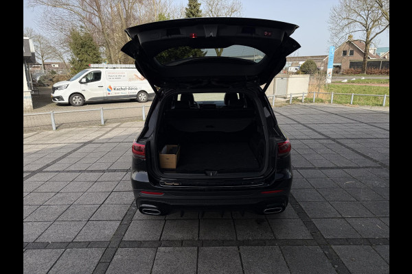 Mercedes-Benz Glb Aut. 180 Sol. AMG Edition | Burmester | Panorama | Camera | Multibeam LED | Sfeerverlichting |