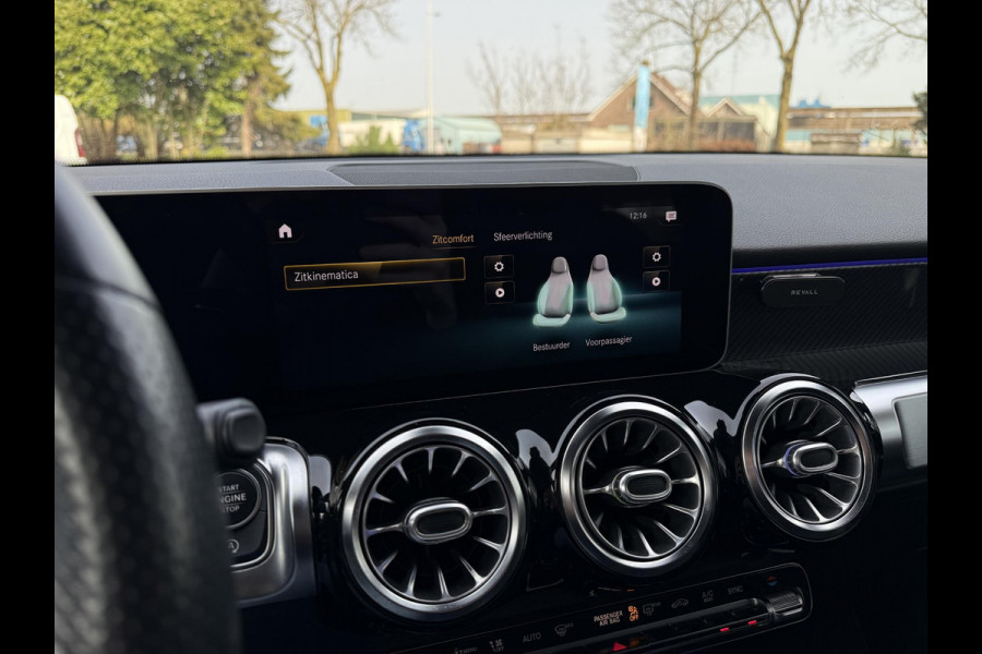 Mercedes-Benz Glb Aut. 180 Sol. AMG Edition | Burmester | Panorama | Camera | Multibeam LED | Sfeerverlichting |