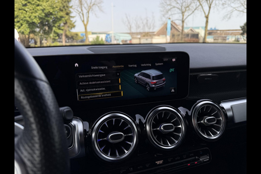 Mercedes-Benz Glb Aut. 180 Sol. AMG Edition | Burmester | Panorama | Camera | Multibeam LED | Sfeerverlichting |