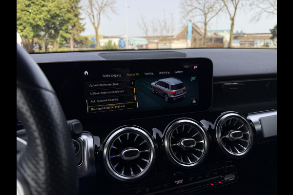 Mercedes-Benz Glb Aut. 180 Sol. AMG Edition | Burmester | Panorama | Camera | Multibeam LED | Sfeerverlichting |