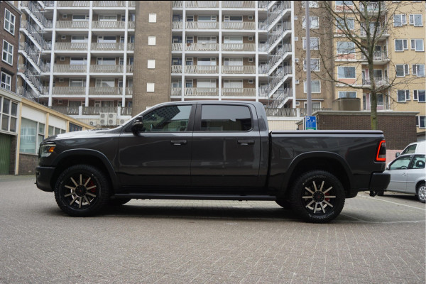 Dodge Ram 1500 5.7 V8 4x4 Rebel Sport | Luchtvering PANO -dak | Black Line | Off Road | Groot Navi | Apple CarPlay | Keyless | 20inch | Harman Kardon | Full LED | LPG onderbouw |3/2026 beurt + 4x Banden  | excl BTW