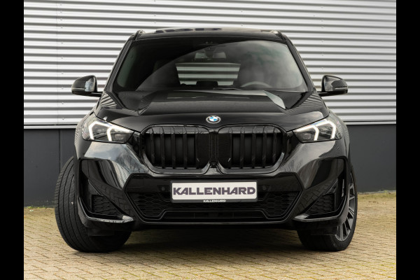 BMW X1 sDrive18i M-Sport Pro - 20 inch - Pano - Memory - Trekhaak - Head-up