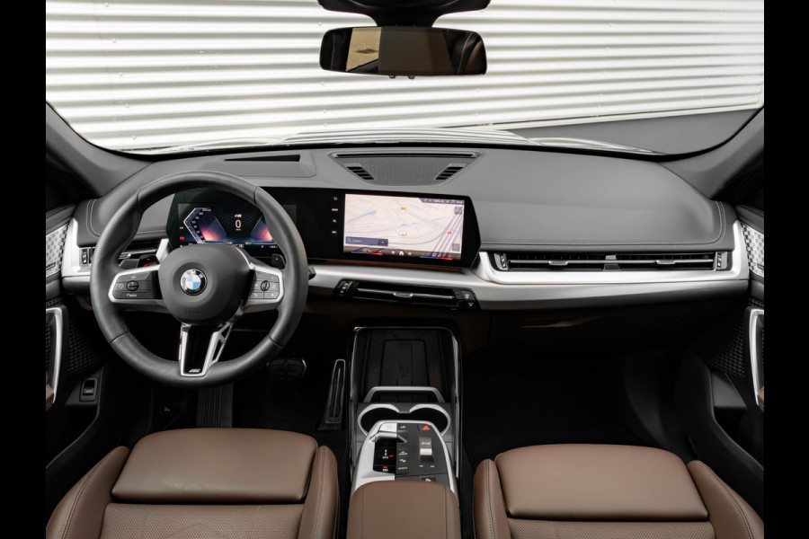 BMW X1 sDrive18i M-Sport Pro - 20 inch - Pano - Memory - Trekhaak - Head-up