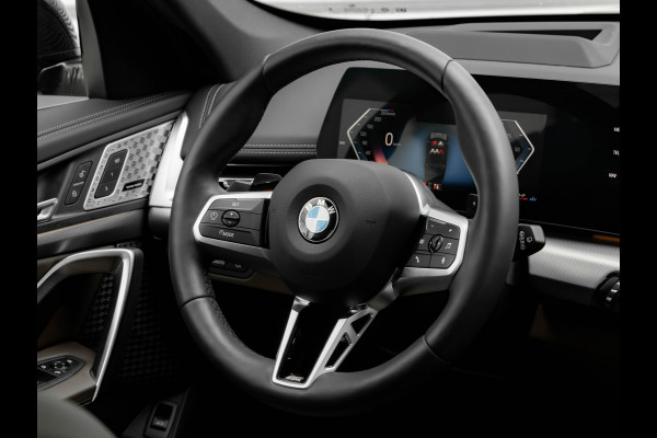 BMW X1 sDrive18i M-Sport Pro - 20 inch - Pano - Memory - Trekhaak - Head-up