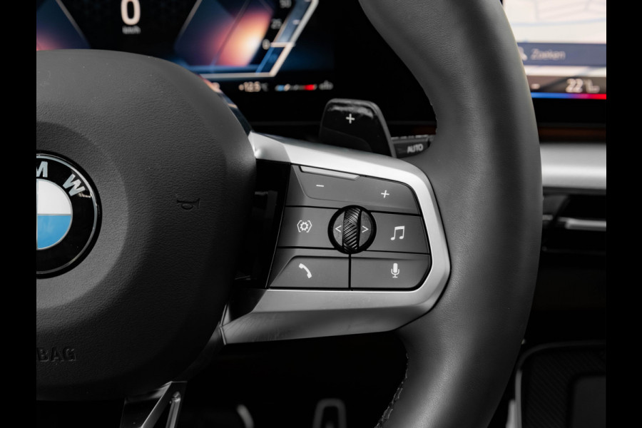 BMW X1 sDrive18i M-Sport Pro - 20 inch - Pano - Memory - Trekhaak - Head-up