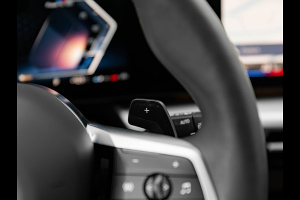 BMW X1 sDrive18i M-Sport Pro - 20 inch - Pano - Memory - Trekhaak - Head-up