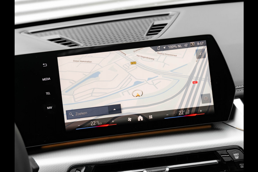 BMW X1 sDrive18i M-Sport Pro - 20 inch - Pano - Memory - Trekhaak - Head-up