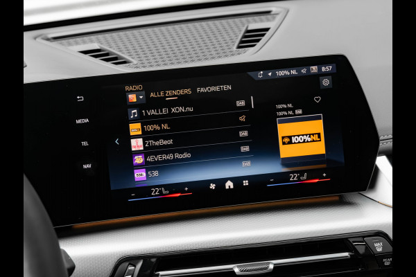 BMW X1 sDrive18i M-Sport Pro - 20 inch - Pano - Memory - Trekhaak - Head-up