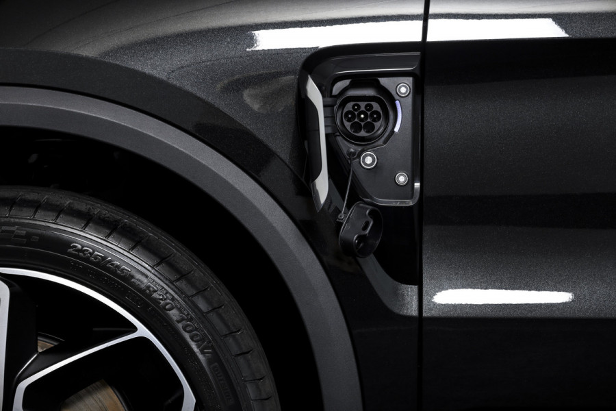 Lynk & Co 01 1.5 PHEV 261PK MY23 | Donkere hemel | 360 Camera | 7.4 kWh Boordlader | S/K-panodak | Adapt. Cruise | Memory | Elek. klep | LM 20" | 3188