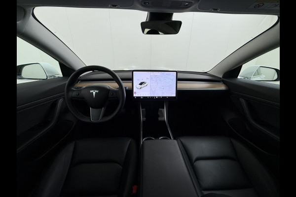 Tesla Model 3 SR Plus 325PK LFP Accu Lmv 19" AutoPilot Leder Pano-dak Adaptive-Cruise Camera's Elektr.-Stuur+Stoelen+Spiegels+Geheugen+Easy-En SOH 91% Navi LED ACC DAB Voorverwarmen interieur via App Keyless One-Pedal-Drive 1e Eigenaar Origineel Nederlandse Auto Fabrieksgarantie op Accu en Motor tot 08-12-2028/160.000KM