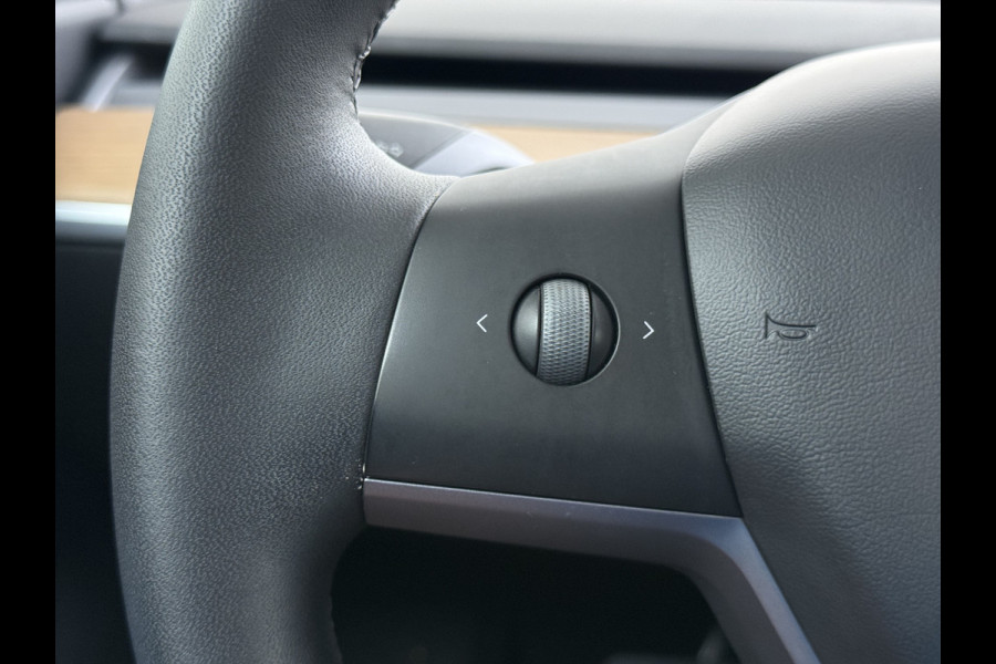 Tesla Model 3 SR Plus 325PK LFP Accu Lmv 19" AutoPilot Leder Pano-dak Adaptive-Cruise Camera's Elektr.-Stuur+Stoelen+Spiegels+Geheugen+Easy-En SOH 91% Navi LED ACC DAB Voorverwarmen interieur via App Keyless One-Pedal-Drive 1e Eigenaar Origineel Nederlandse Auto Fabrieksgarantie op Accu en Motor tot 08-12-2028/160.000KM