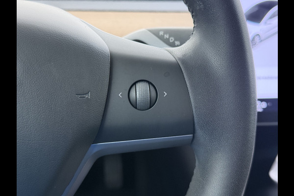 Tesla Model 3 SR Plus 325PK LFP Accu Lmv 19" AutoPilot Leder Pano-dak Adaptive-Cruise Camera's Elektr.-Stuur+Stoelen+Spiegels+Geheugen+Easy-En SOH 91% Navi LED ACC DAB Voorverwarmen interieur via App Keyless One-Pedal-Drive 1e Eigenaar Origineel Nederlandse Auto Fabrieksgarantie op Accu en Motor tot 08-12-2028/160.000KM