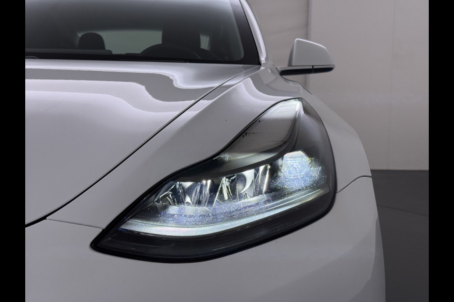 Tesla Model 3 SR Plus 325PK LFP Accu Lmv 19" AutoPilot Leder Pano-dak Adaptive-Cruise Camera's Elektr.-Stuur+Stoelen+Spiegels+Geheugen+Easy-En SOH 91% Navi LED ACC DAB Voorverwarmen interieur via App Keyless One-Pedal-Drive 1e Eigenaar Origineel Nederlandse Auto Fabrieksgarantie op Accu en Motor tot 08-12-2028/160.000KM