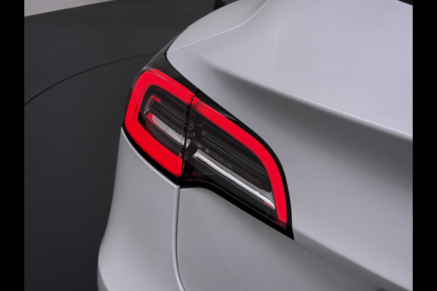 Tesla Model 3 SR Plus 325PK LFP Accu Lmv 19" AutoPilot Leder Pano-dak Adaptive-Cruise Camera's Elektr.-Stuur+Stoelen+Spiegels+Geheugen+Easy-En SOH 91% Navi LED ACC DAB Voorverwarmen interieur via App Keyless One-Pedal-Drive 1e Eigenaar Origineel Nederlandse Auto Fabrieksgarantie op Accu en Motor tot 08-12-2028/160.000KM
