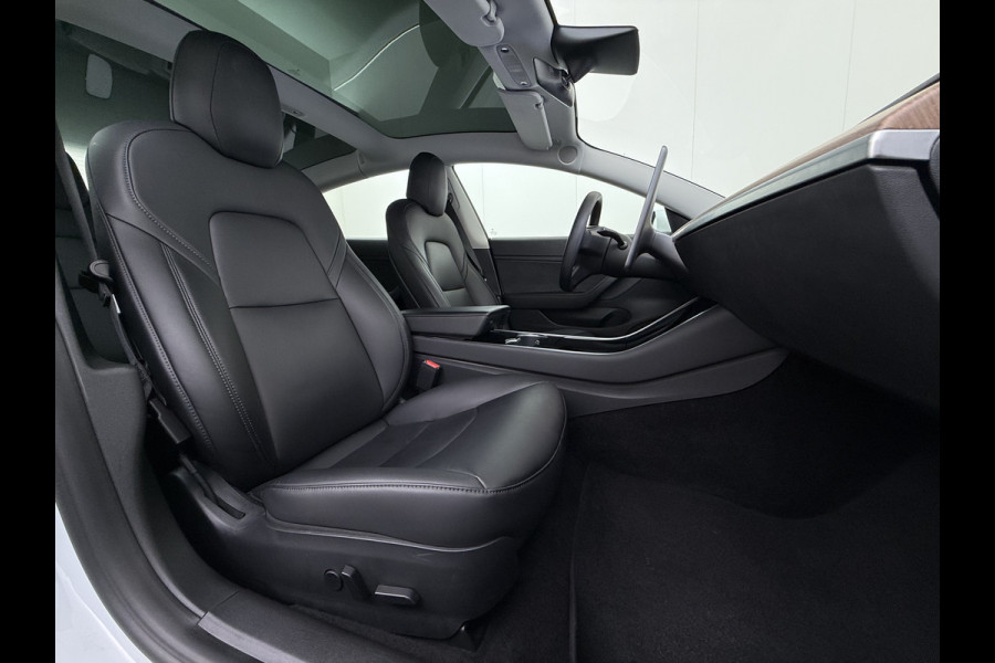Tesla Model 3 SR Plus 325PK LFP Accu Lmv 19" AutoPilot Leder Pano-dak Adaptive-Cruise Camera's Elektr.-Stuur+Stoelen+Spiegels+Geheugen+Easy-En SOH 91% Navi LED ACC DAB Voorverwarmen interieur via App Keyless One-Pedal-Drive 1e Eigenaar Origineel Nederlandse Auto Fabrieksgarantie op Accu en Motor tot 08-12-2028/160.000KM