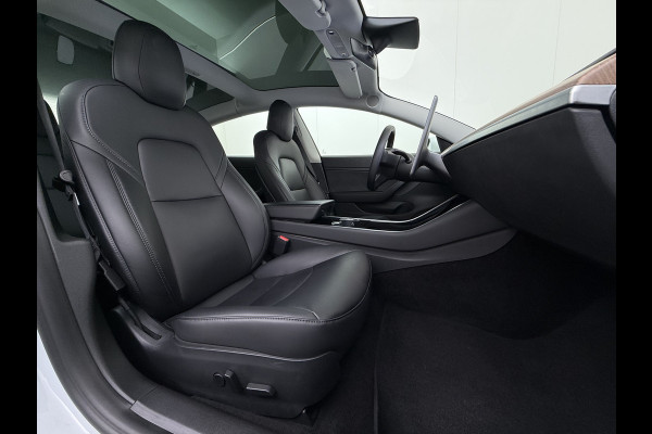 Tesla Model 3 SR Plus 325PK LFP Accu Lmv 19" AutoPilot Leder Pano-dak Adaptive-Cruise Camera's Elektr.-Stuur+Stoelen+Spiegels+Geheugen+Easy-En SOH 91% Navi LED ACC DAB Voorverwarmen interieur via App Keyless One-Pedal-Drive 1e Eigenaar Origineel Nederlandse Auto Fabrieksgarantie op Accu en Motor tot 08-12-2028/160.000KM