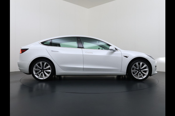 Tesla Model 3 SR Plus 325PK LFP Accu Lmv 19" AutoPilot Leder Pano-dak Adaptive-Cruise Camera's Elektr.-Stuur+Stoelen+Spiegels+Geheugen+Easy-En SOH 91% Navi LED ACC DAB Voorverwarmen interieur via App Keyless One-Pedal-Drive 1e Eigenaar Origineel Nederlandse Auto Fabrieksgarantie op Accu en Motor tot 08-12-2028/160.000KM