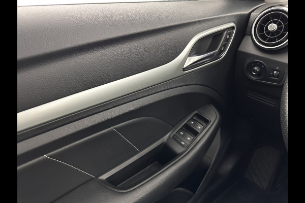 MG ZS EV Luxury 45 kWh {SOH-90%} (INCL-BTW) Aut. *PANO | LEATHER | CCS-FASTLOADER | KEYLESS | NAVI-FULLMAP | ADAPTIVE-CRUISE | CAMERA | HEATED-SPORTSEATS | CARPLAY | BLINDSPOT | DAB | LANE-ASSIST | 17''ALU*