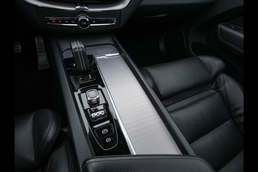 Volvo XC60 2.0 B5 Business Pro R-Design (INCL.BTW) Aut. *PANO | LUXURY-LEATHER | FULL-LEATHER | MEMORY-PACK | HEATED-SPORTSEATS | CAMERA | NAVI-FULLMAP | SHIFT-PADDLES | PRIVACY-GLASS | AIR-SUSPENSION | ECC | PDC | CRUISE | 19''ALU