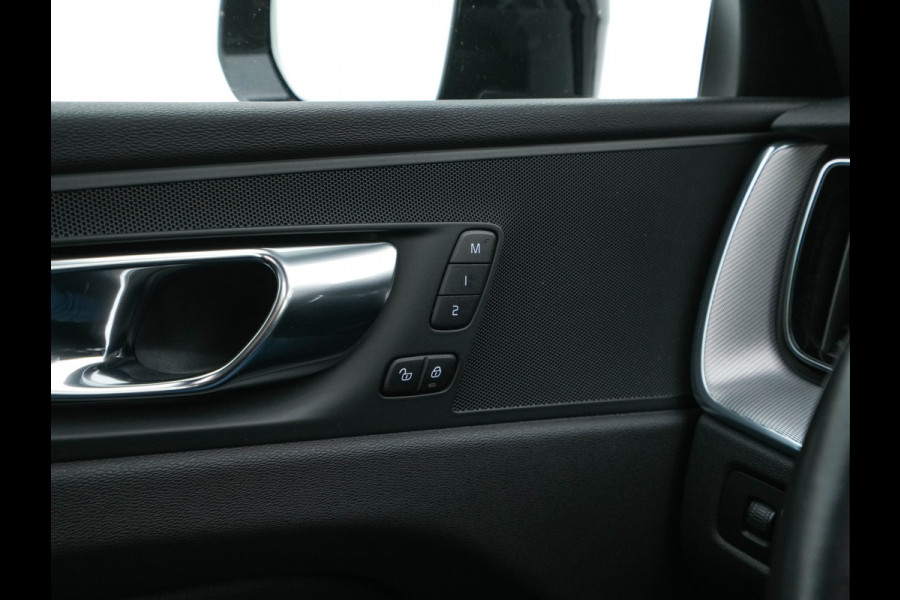 Volvo XC60 2.0 B5 Business Pro R-Design (INCL.BTW) Aut. *PANO | LUXURY-LEATHER | FULL-LEATHER | MEMORY-PACK | HEATED-SPORTSEATS | CAMERA | NAVI-FULLMAP | SHIFT-PADDLES | PRIVACY-GLASS | AIR-SUSPENSION | ECC | PDC | CRUISE | 19''ALU