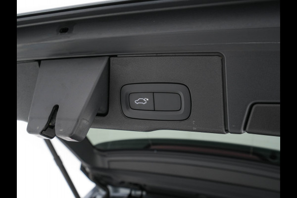 Volvo XC60 2.0 B5 Business Pro R-Design (INCL.BTW) Aut. *PANO | LUXURY-LEATHER | FULL-LEATHER | MEMORY-PACK | HEATED-SPORTSEATS | CAMERA | NAVI-FULLMAP | SHIFT-PADDLES | PRIVACY-GLASS | AIR-SUSPENSION | ECC | PDC | CRUISE | 19''ALU