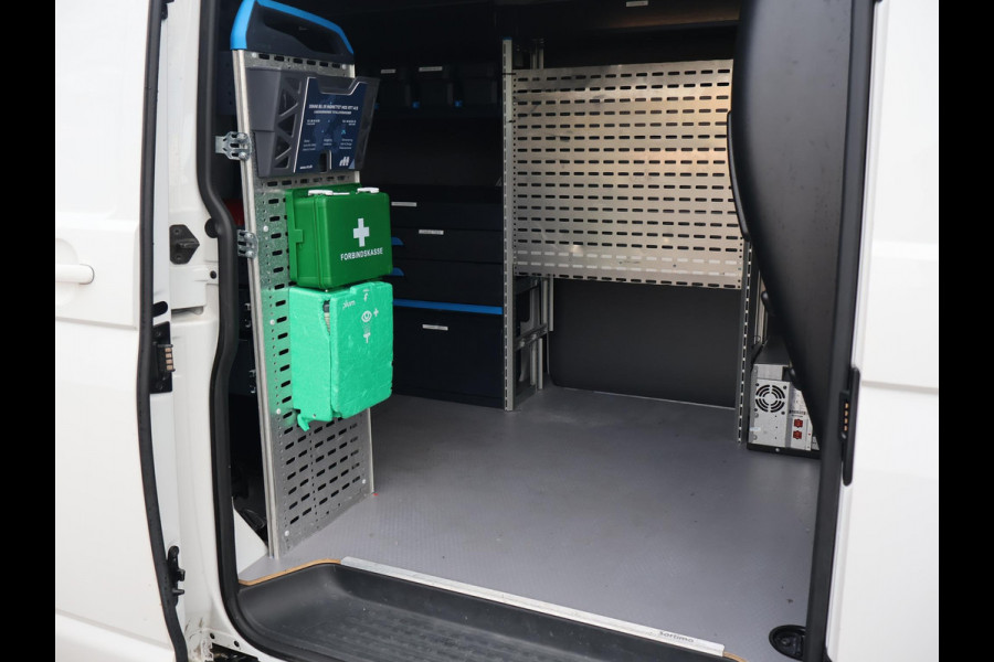 Volkswagen Transporter 2.0 TDI 4MOTION 150 PK DSG + WP INRICHTING | LED | 2 SCHUIFDEUREN | STANDKACHEL | ADAPTIVE CRUISE | TREKHAAK | CARPLAY | CAMERA