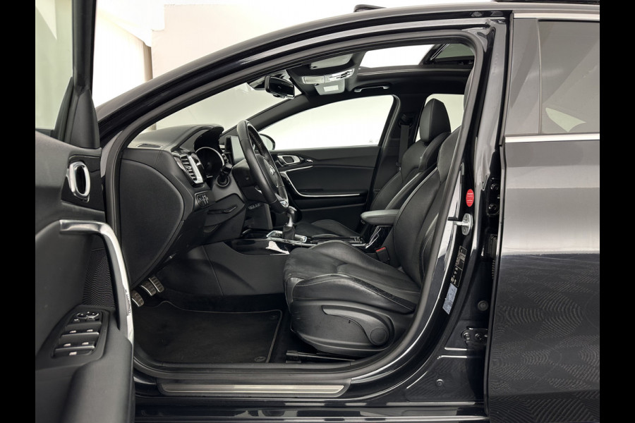 Kia ProCeed 1.0 T-GDI GT-Line (INCL-BTW) *PANO | LEATHER-ALCANTARA  | FULL-LED | SPORTSEATS | NAVI-FULLMAP | CAMERA | ECC | PRIVACYGLASS | LANE-ASSIST | DAB+ | CARPLAY | PDC | KEYLESS | CRUISE | TOWBAR | 17''ALU*