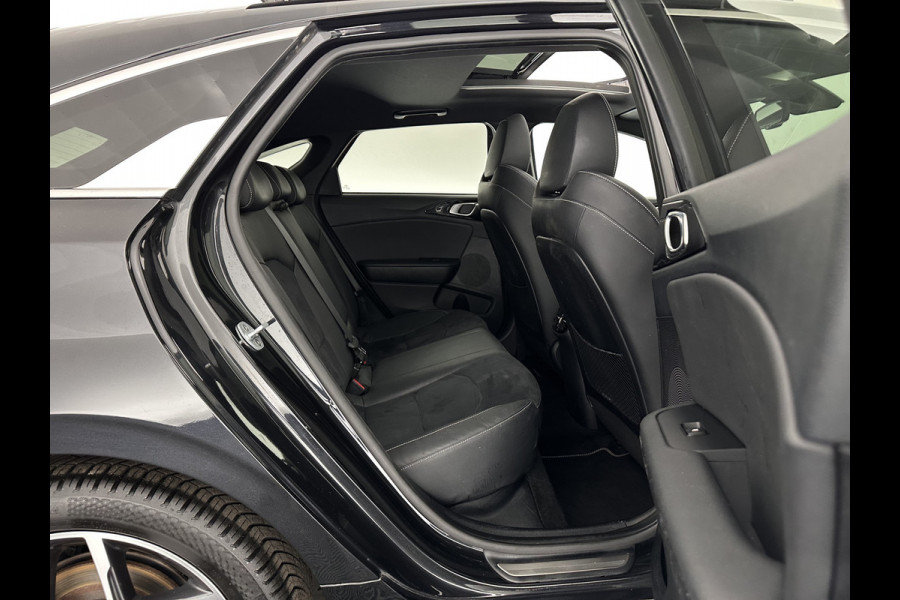 Kia ProCeed 1.0 T-GDI GT-Line (INCL-BTW) *PANO | LEATHER-ALCANTARA  | FULL-LED | SPORTSEATS | NAVI-FULLMAP | CAMERA | ECC | PRIVACYGLASS | LANE-ASSIST | DAB+ | CARPLAY | PDC | KEYLESS | CRUISE | TOWBAR | 17''ALU*