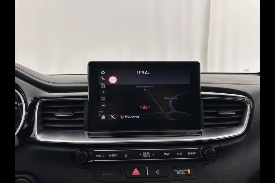 Kia ProCeed 1.0 T-GDI GT-Line (INCL-BTW) *PANO | LEATHER-ALCANTARA  | FULL-LED | SPORTSEATS | NAVI-FULLMAP | CAMERA | ECC | PRIVACYGLASS | LANE-ASSIST | DAB+ | CARPLAY | PDC | KEYLESS | CRUISE | TOWBAR | 17''ALU*