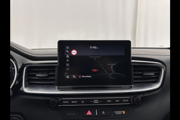 Kia ProCeed 1.0 T-GDI GT-Line (INCL-BTW) *PANO | LEATHER-ALCANTARA  | FULL-LED | SPORTSEATS | NAVI-FULLMAP | CAMERA | ECC | PRIVACYGLASS | LANE-ASSIST | DAB+ | CARPLAY | PDC | KEYLESS | CRUISE | TOWBAR | 17''ALU*