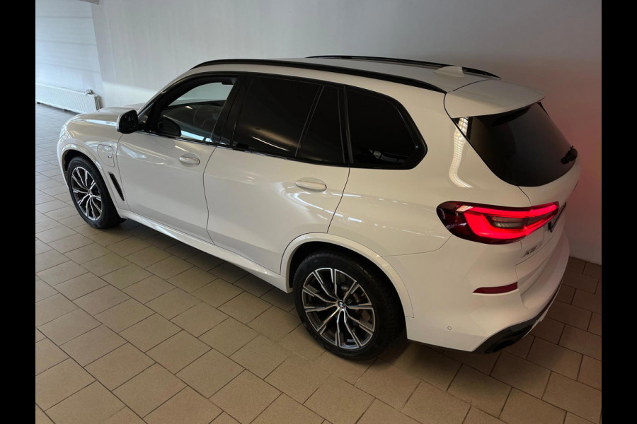 BMW X5 XDrive45e High Executive M PAKKET 394PK AIRCO NAVI CRUISE BT STOELVERW MEM LED LUCHTV 20INCH CAMERA NIEUWSTAAT
