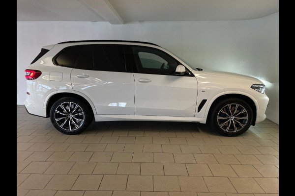 BMW X5 XDrive45e High Executive M PAKKET 394PK AIRCO NAVI CRUISE BT STOELVERW MEM LED LUCHTV 20INCH CAMERA NIEUWSTAAT