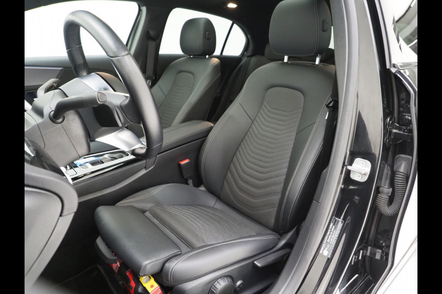 Mercedes-Benz A-Klasse 250 e Luxury Line | Panoramadak | Sfeerlicht | Camera | Keyless | Zwarte Hemel | Cruise | DAB