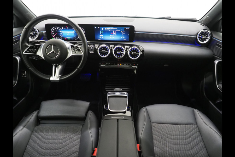 Mercedes-Benz A-Klasse 250 e Luxury Line | Panoramadak | Sfeerlicht | Camera | Keyless | Zwarte Hemel | Cruise | DAB